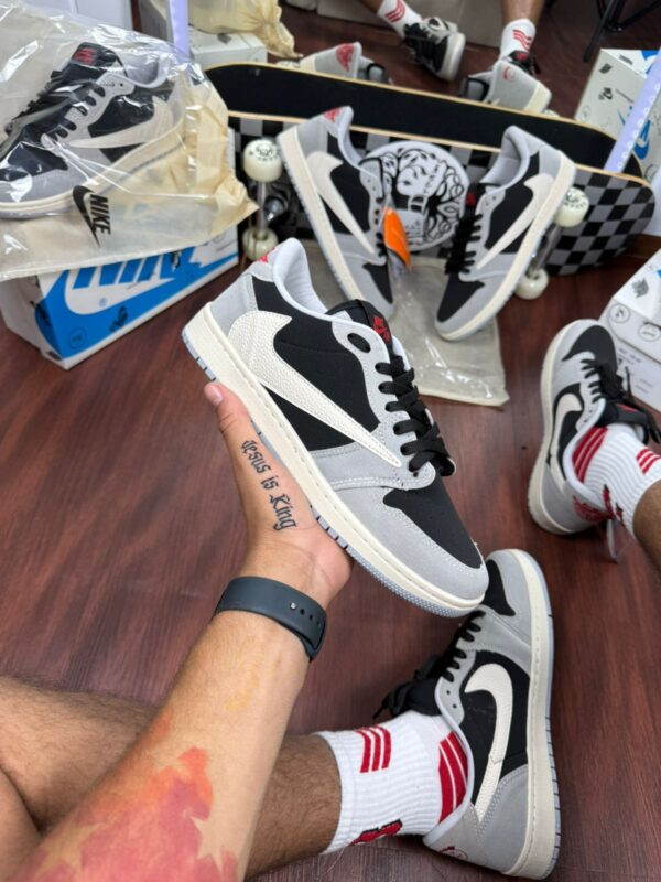 NIKE TRAVIS SCOTT Preto/cinza gelo